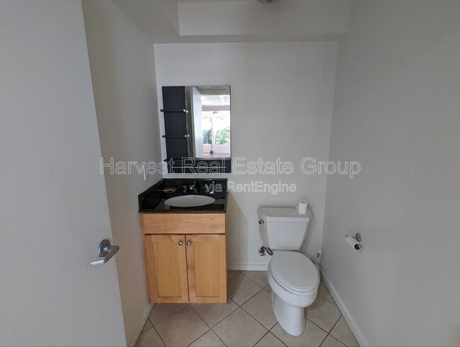 Building Photo - 426 27th St