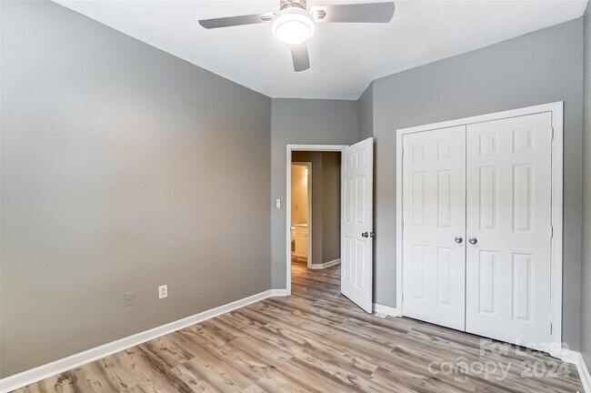 Building Photo - 6429 Mallard View Ln