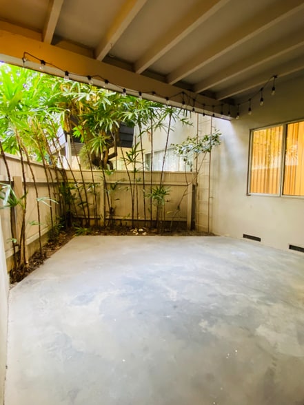 Building Photo - 283 S El Molino Ave