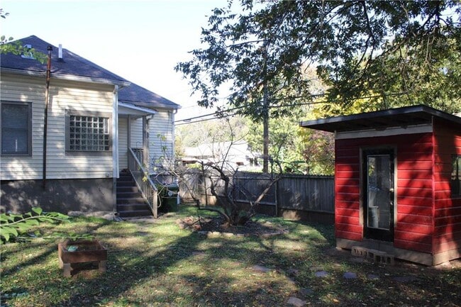 Building Photo - 1075 Manigault St SE