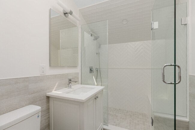 Building Photo - 105 Fayerweather St