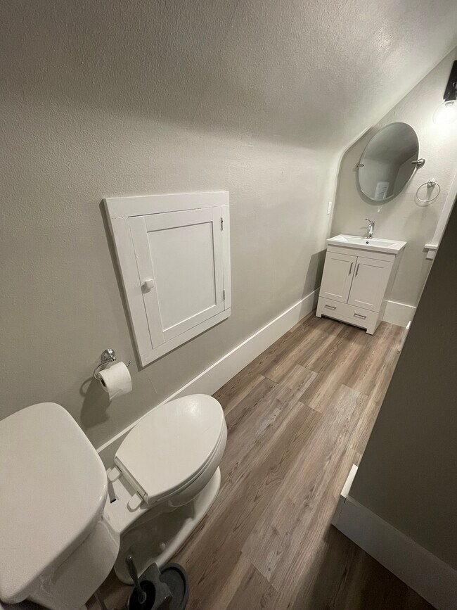 Building Photo - 401 N Polk St