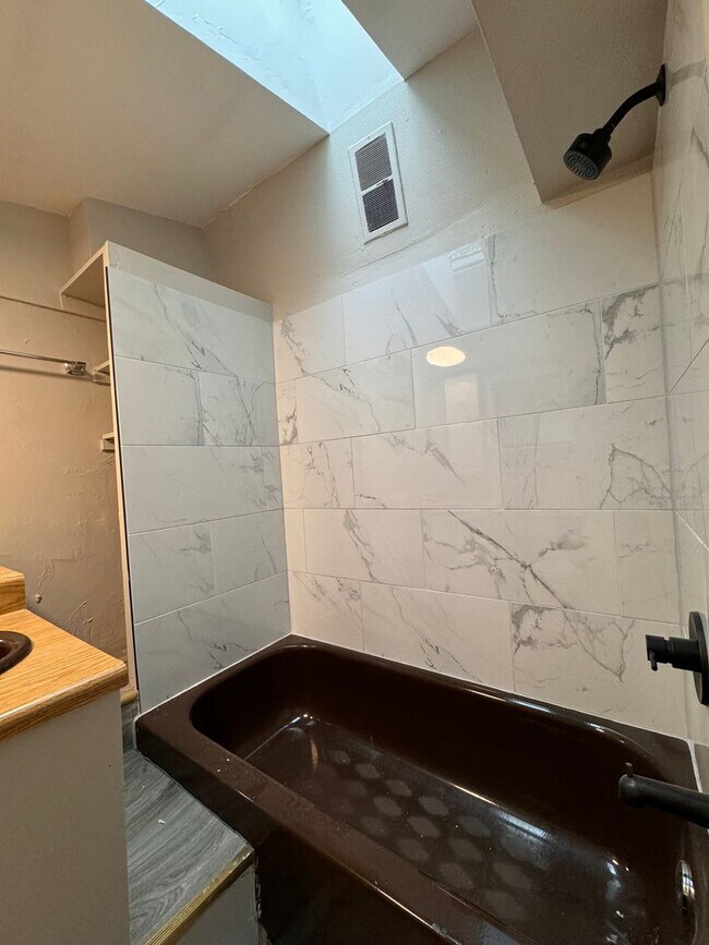 Building Photo - Manitou Springs Living!! 1 Bed 1 Bath Avai...