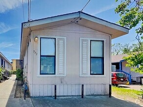 Building Photo - North Oakland Gem!