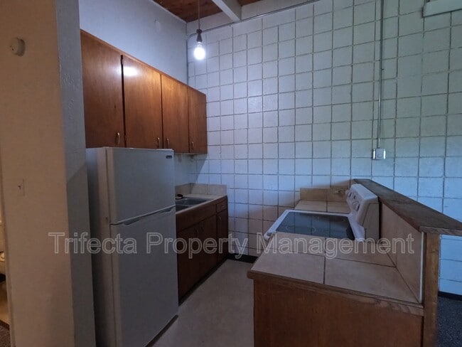 Building Photo - 608 Parker St
