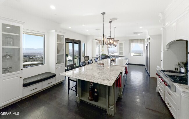 Building Photo - 444 San Clemente Dr