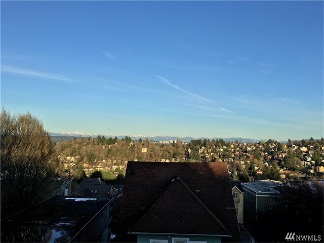 Building Photo - 1820 24th Ave