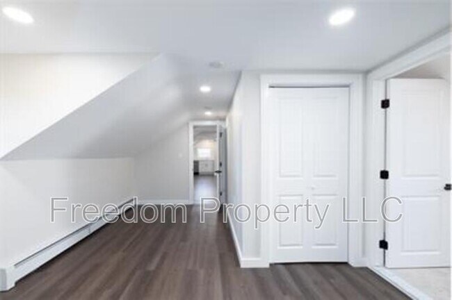 Building Photo - 28 Aircraft Rd