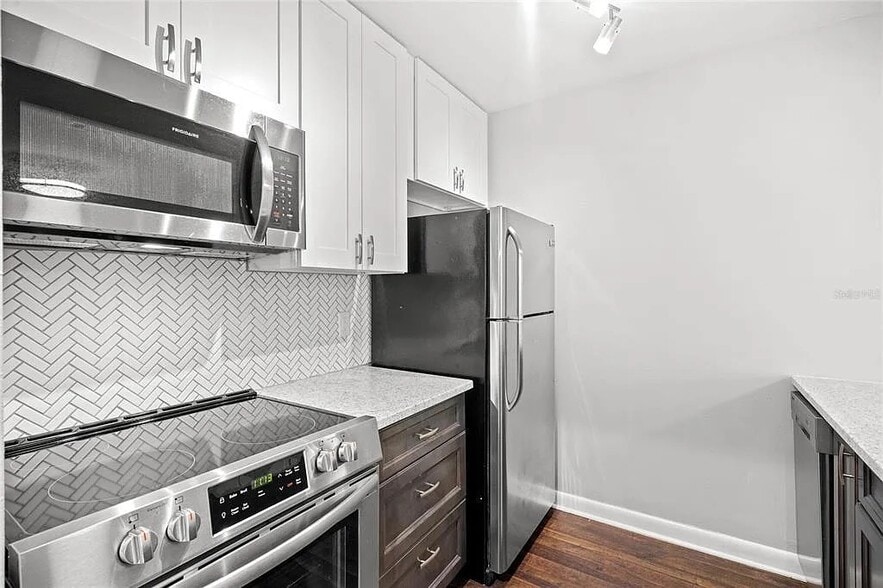 Building Photo - 304 S Habana Ave