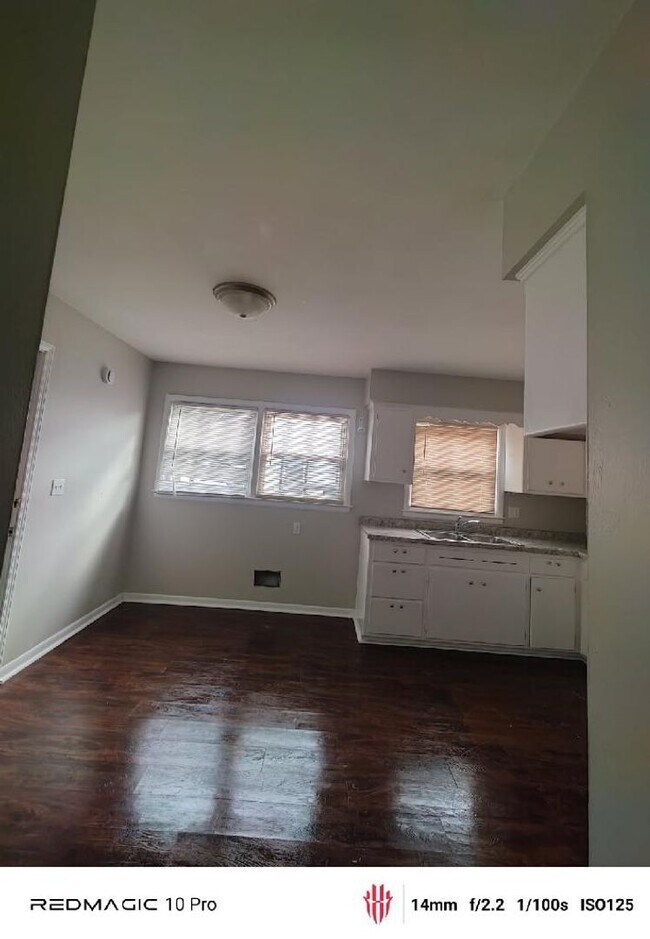 Primary Photo - 5337-5337 N 61st St