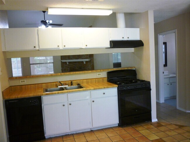 Building Photo - 7207 Grackle Dr