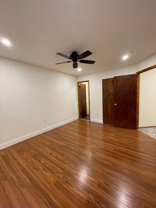 Building Photo - 1432 W Venango St