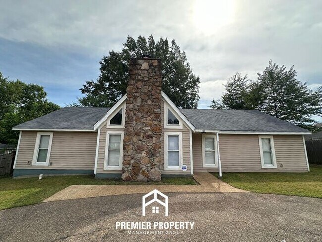 Primary Photo - 4440 Castle Heights Dr