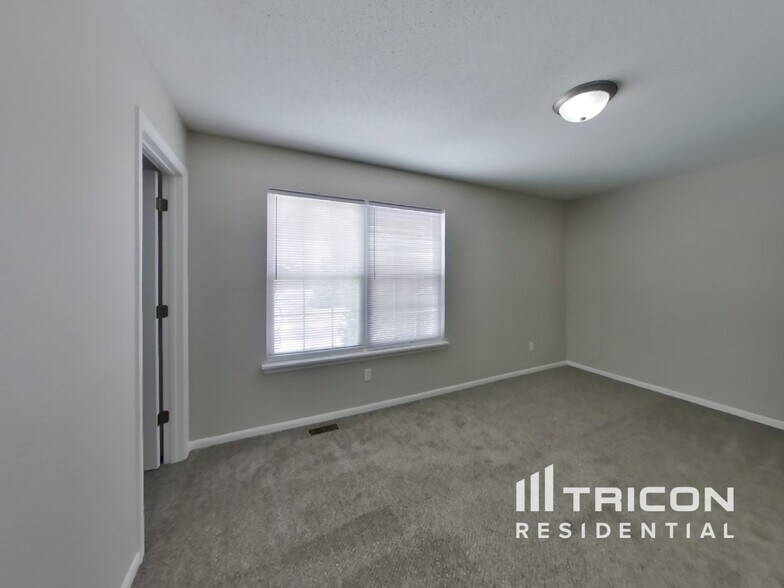 Building Photo - 484 Brookstone Dr