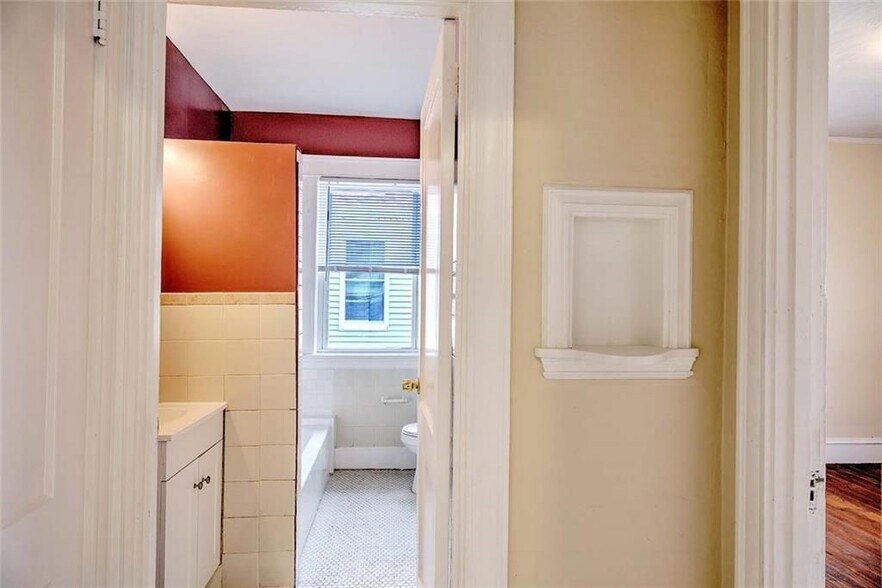 Building Photo - 80 Ontario St