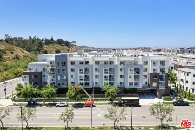 Building Photo - 12655 Bluff Creek Dr