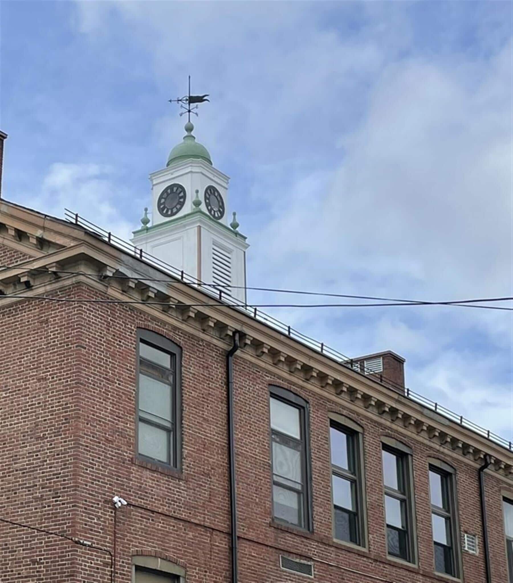 Building Photo - 14 Locust St