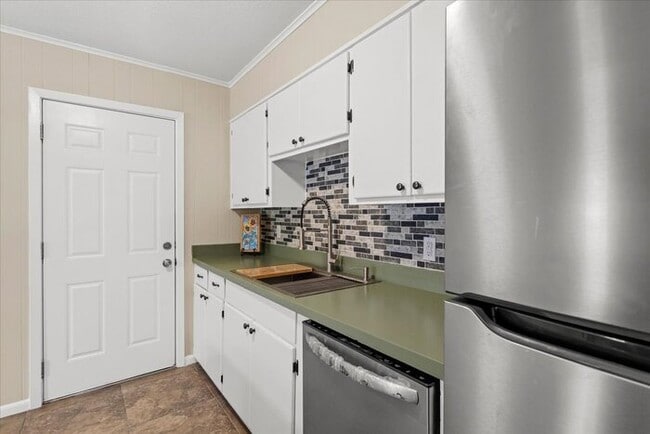 Building Photo - 122 Clarence Dr