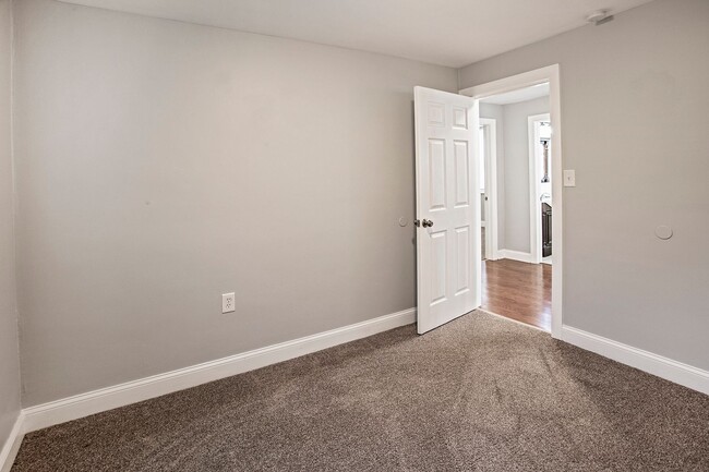 Building Photo - Gwinhurst - Fully updated 4 bedroom, 2 bat...