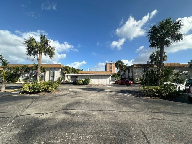 Building Photo - 1830 Maravilla Ave