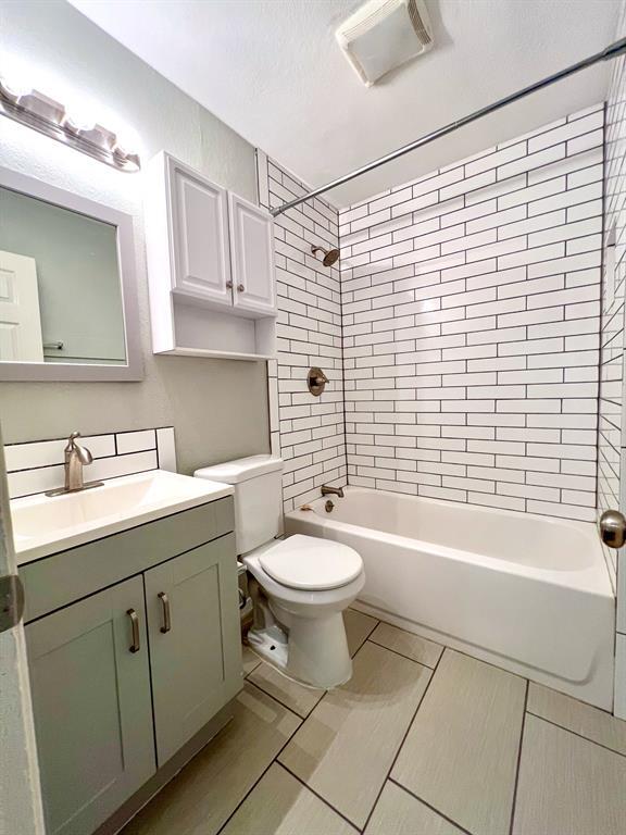 Building Photo - 9703 Roxanna Dr