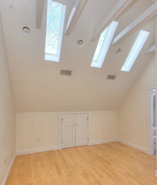 Building Photo - 14 Peterson Ter