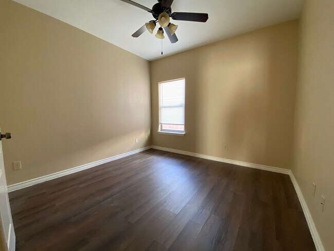 Building Photo - 9809 Sterling Loop