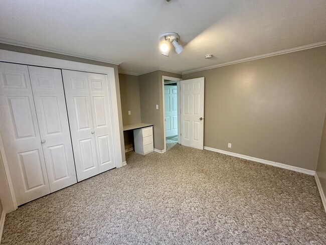 Building Photo - 6270 S Mt Vista Dr