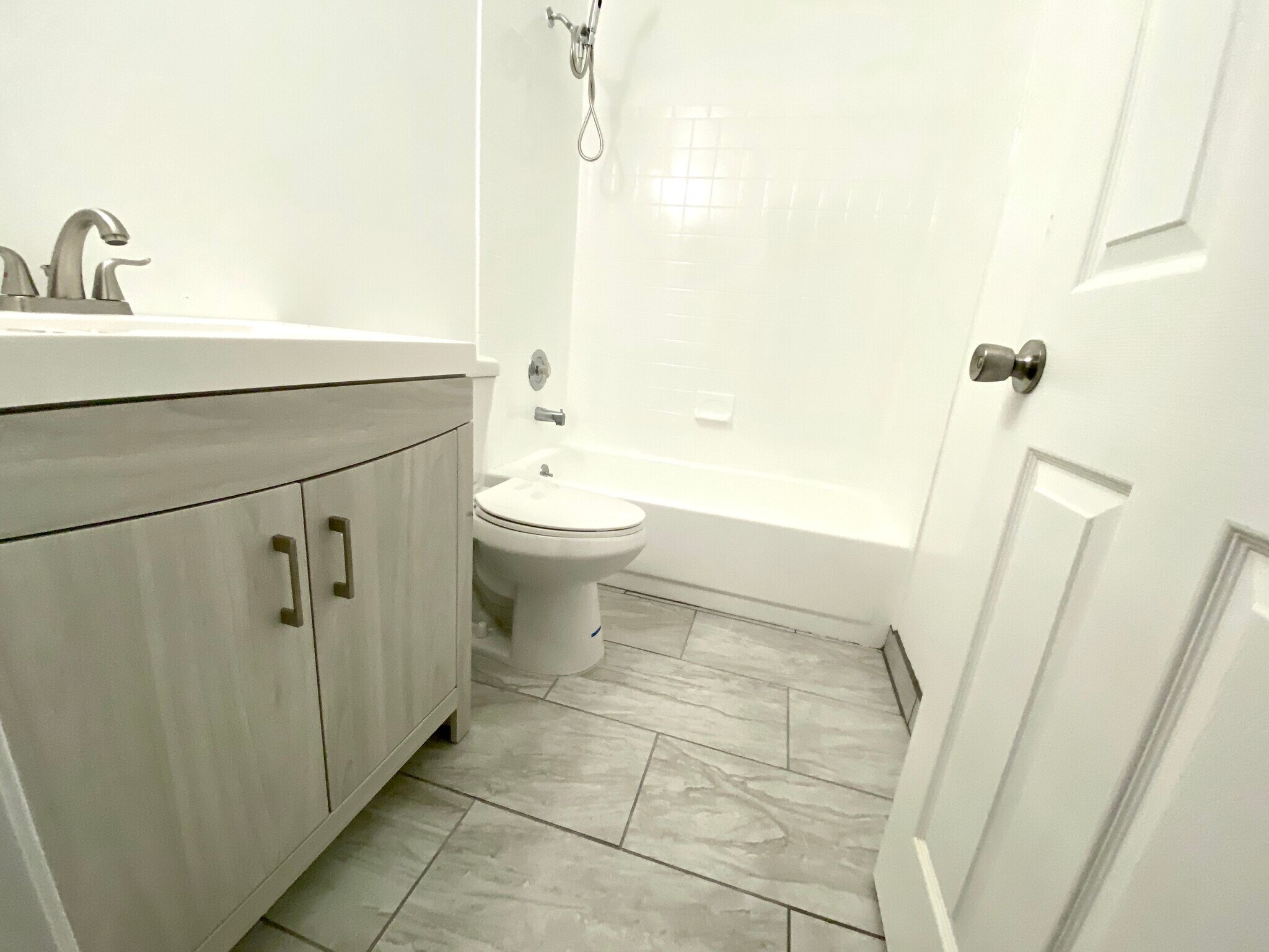 Full Bathroom 2 - 67 Balboa Ln