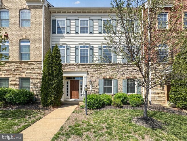 Building Photo - 42365 Pine Forest Dr