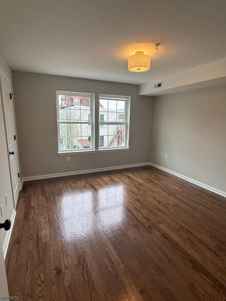 Building Photo - 140 Littleton Ave