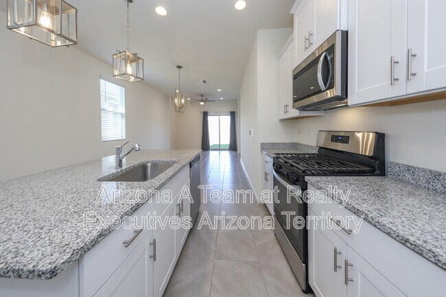 Building Photo - 4882 E Greenway Wash Dr
