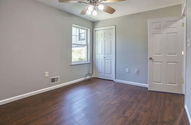 Building Photo - 205 Halladay St