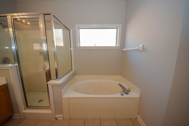 Building Photo - Great 3 bed, 2 bath home in Cordova with wonderful curb appeal.
