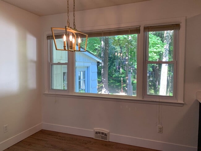 Building Photo - 3 Bed 1 Bath House Topsham