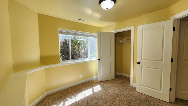 Building Photo - Elegant Stephens Pointe Condominiums