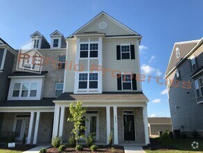 Building Photo - Luxury 3 Story 4 Bedroom, 3.5 Bath Townhom...