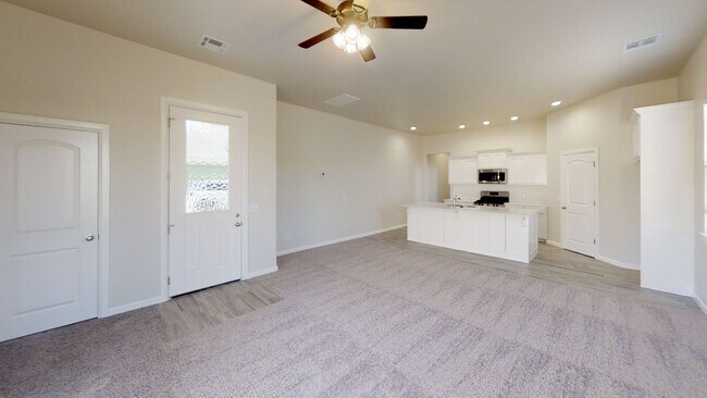 Building Photo - 3 bed 2 bath on West side Norman in gated ...