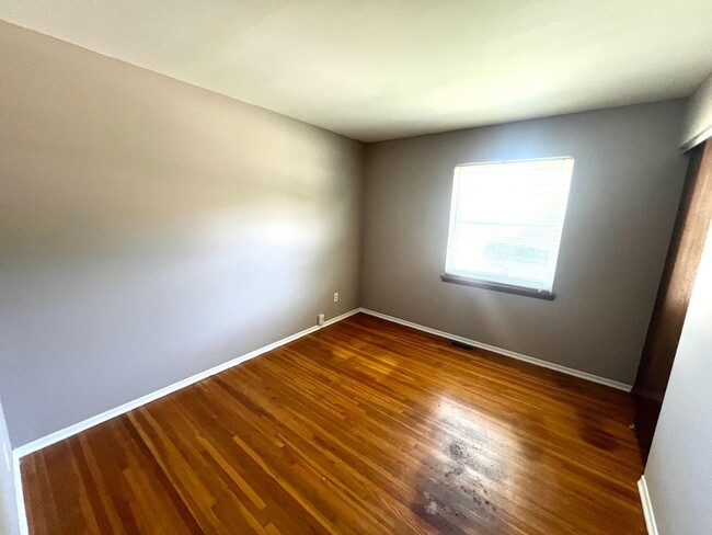 Building Photo - Move In Ready - 3 Bedroom 1.5 Bath In St. ...