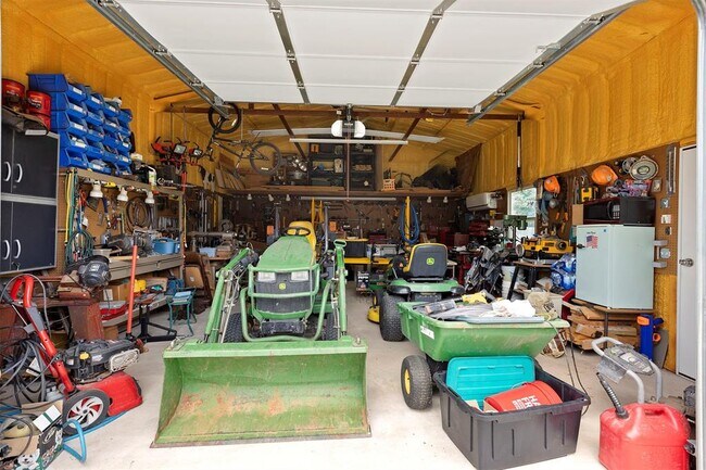 Building Photo - 421 Sweetbough St