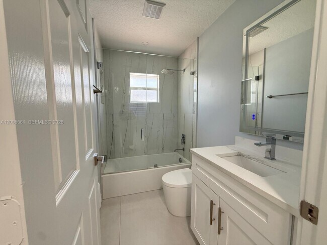 Building Photo - 123 1st St