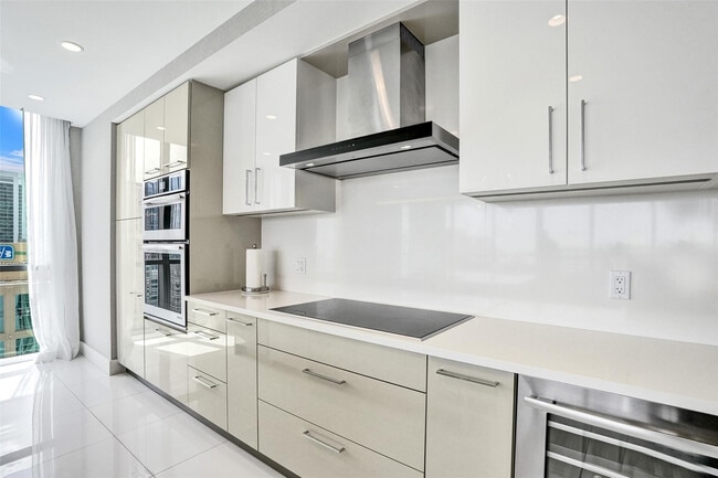 Building Photo - 100 E Las Olas Blvd