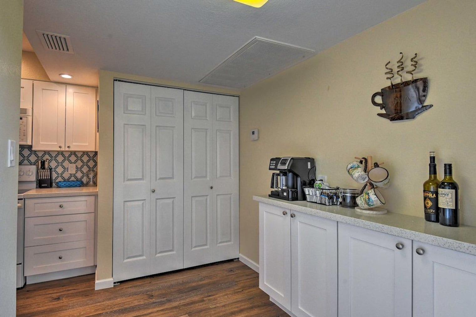 Building Photo - 9270 E Mission Ln