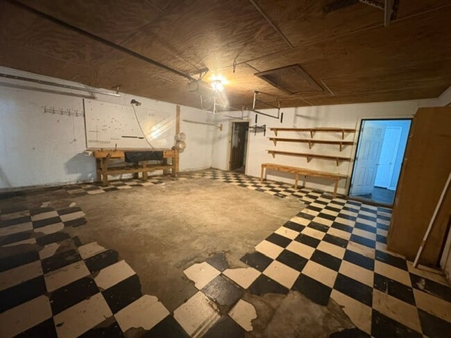 Building Photo - Renovated 4 Bedroom 2 Bath Home for Rent!!