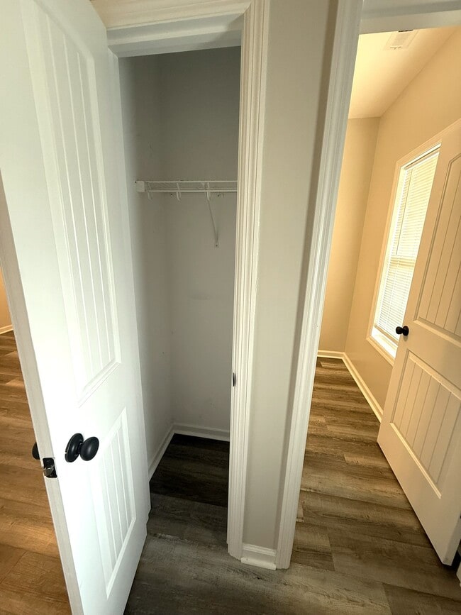 Building Photo - 308 E Franck St