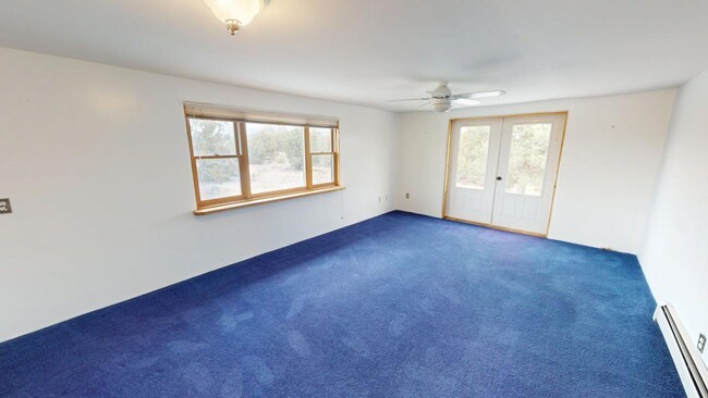 Building Photo - Light and Bright Country Living 3 bed plus...