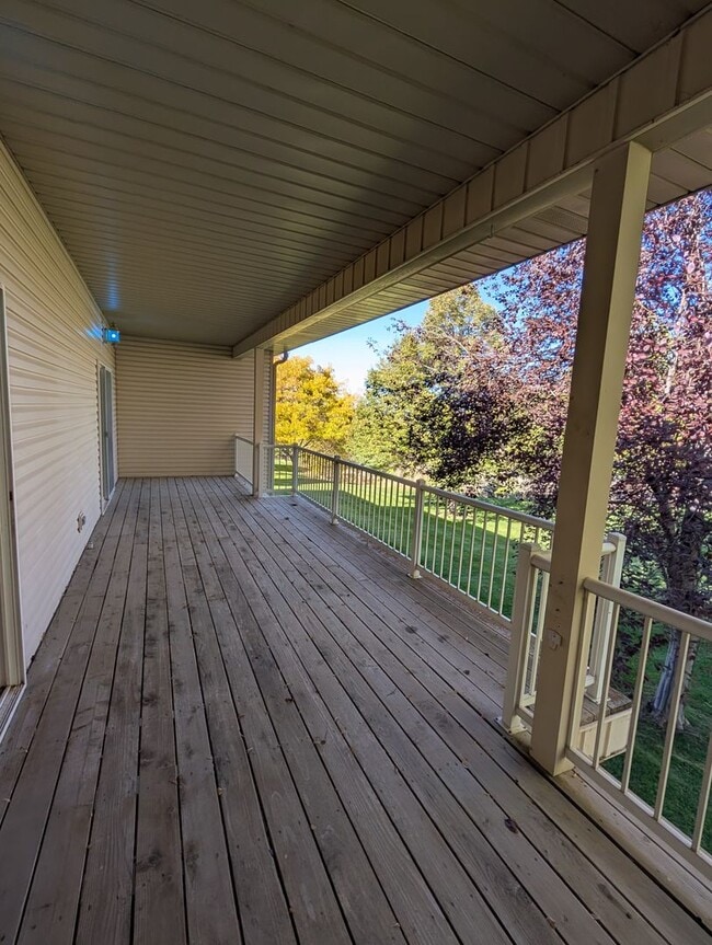 Building Photo - 1366 Delphic Way