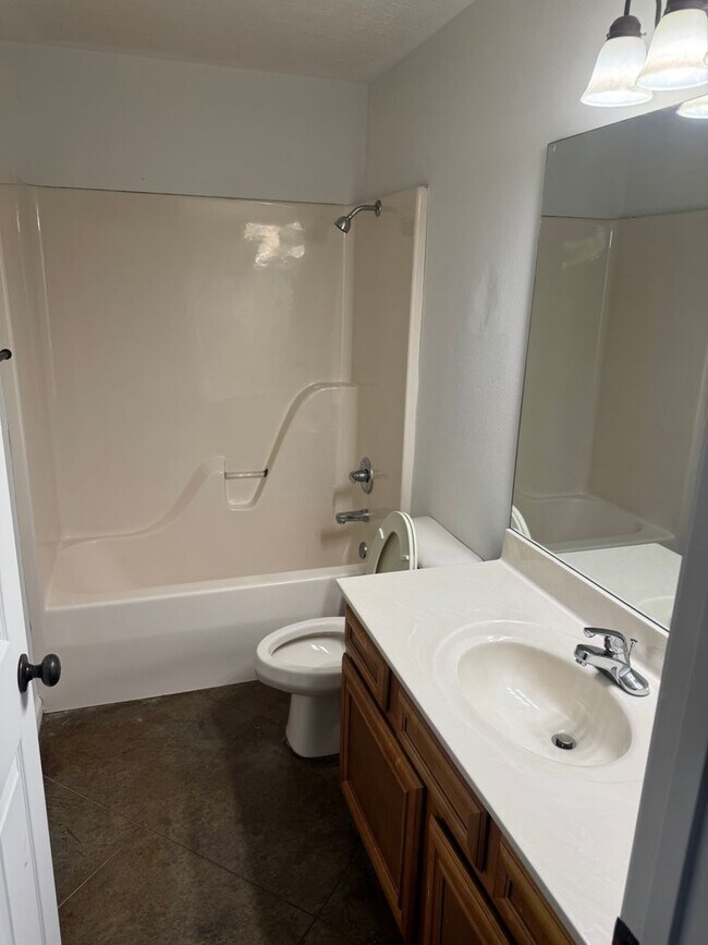 Building Photo - 2850 Longbow Ln