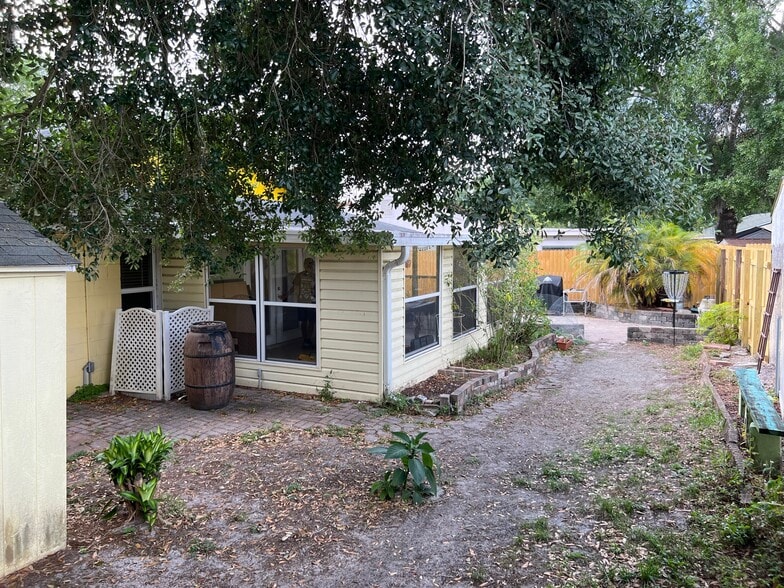 Building Photo - 2909 Cedaridge Dr