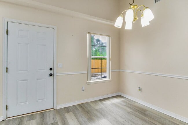 Building Photo - Welcome to this radiant and exquisite home, perfectly situated in a central location!